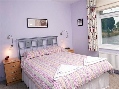 Holbrook Bed And Breakfast Шафтсбъри Екстериор снимка